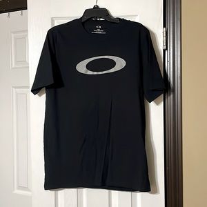 Oakley T-shirt
